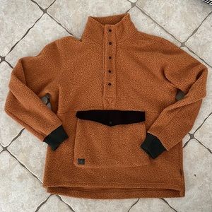 DESO 1/4 button pullover fleece.